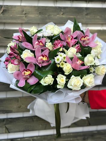 Букет цветов из: Розы и Хризантемы в Борки Новгородская область