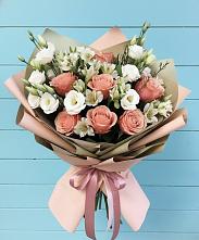 Букет цветов из:  Розы, Альстромерии и Лизиантусы в Борки Новгородская область