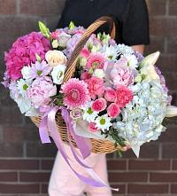 Композиция солнечный день в Борки Новгородская область Цветочная композиция из Розы, Хризантемы, Пионы и Лизиантусы в корзине в Борки Новгородская область