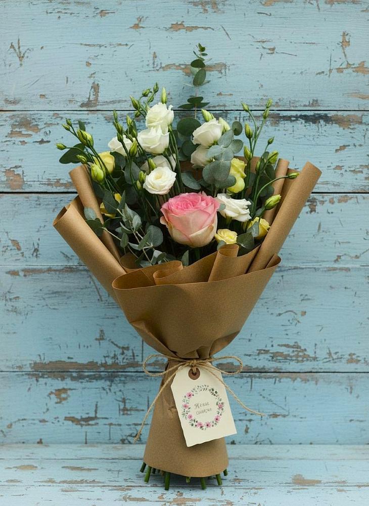 Букет цветов из: Розы и Лизиантусы в Борки Новгородская область