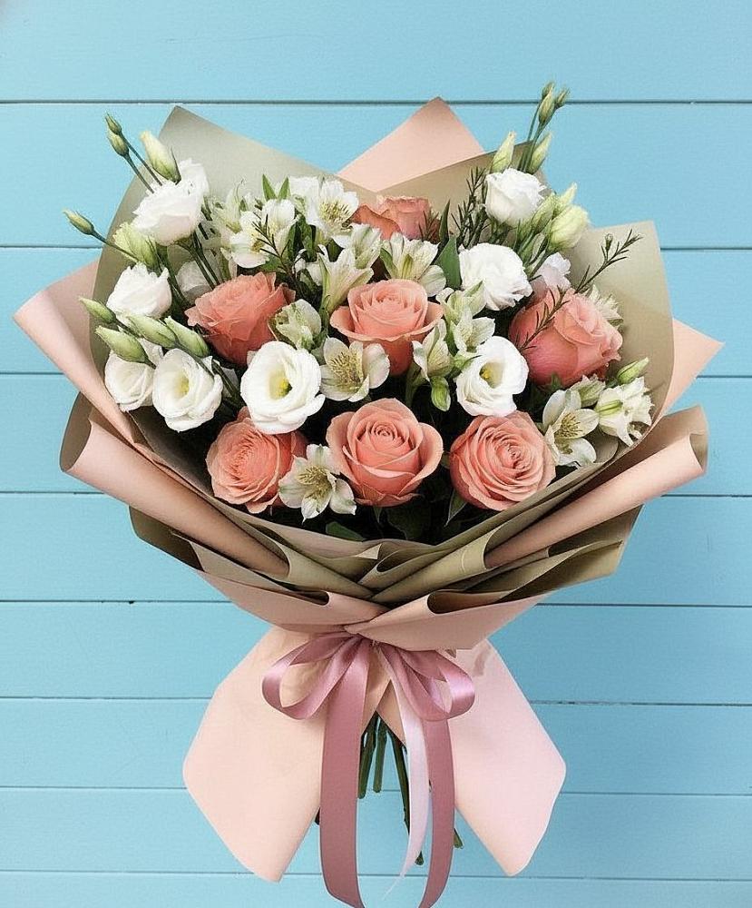 Букет цветов из: Розы, Альстромерии и Лизиантусы в Борки Новгородская область