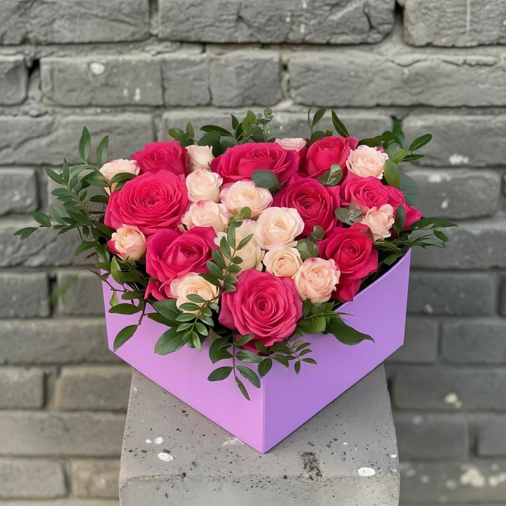 Цветочная композиция из Розы в коробке в Борки Новгородская область