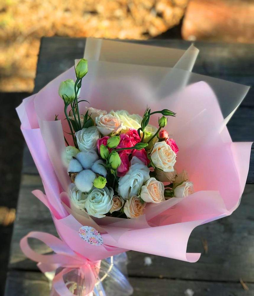 Букет цветов из: Розы и Лизиантусы в Борки Новгородская область