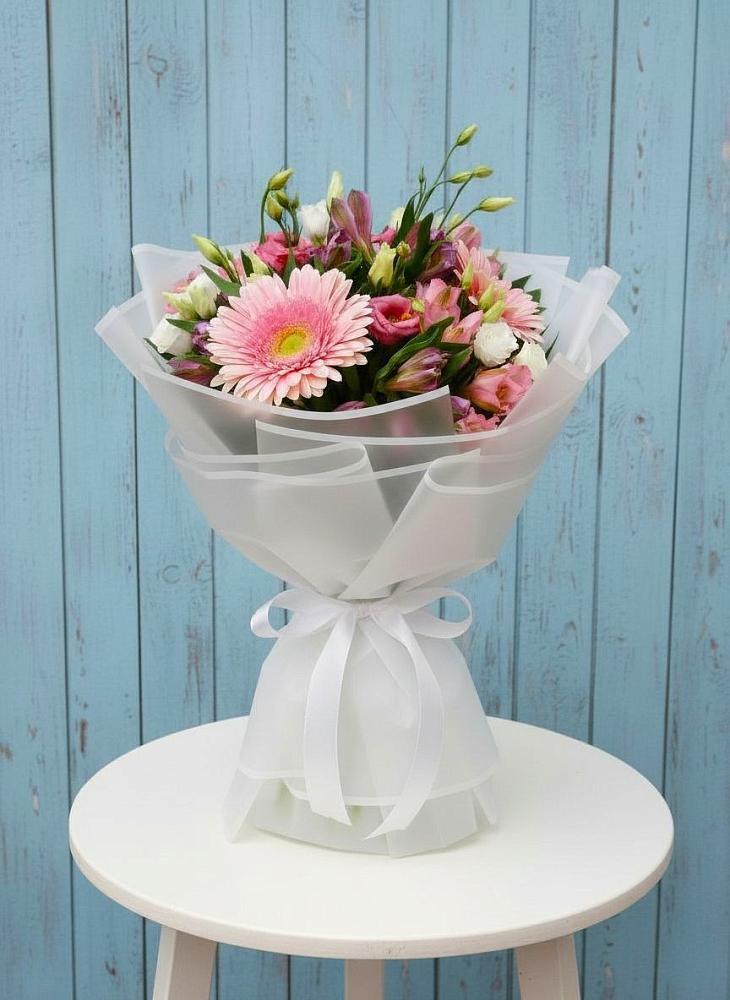 Букет цветов из: Герберы, Альстромерии и Лизиантусы в Борки Новгородская область