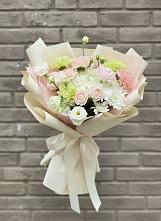 Букет цветов из:  Гвоздики, Розы, Лизиантусы и Хризантемы в Борки Новгородская область
