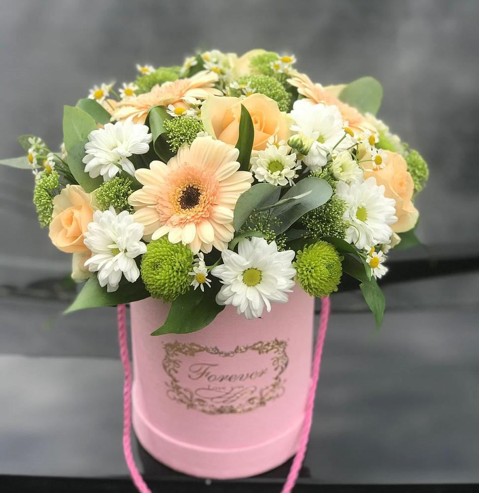 Цветочная композиция из Розы, Герберы и Хризантемы в шляпной коробке в Борки Новгородская область