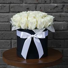 Цветочная композиция из Розы в шляпной коробке в Борки Новгородская область