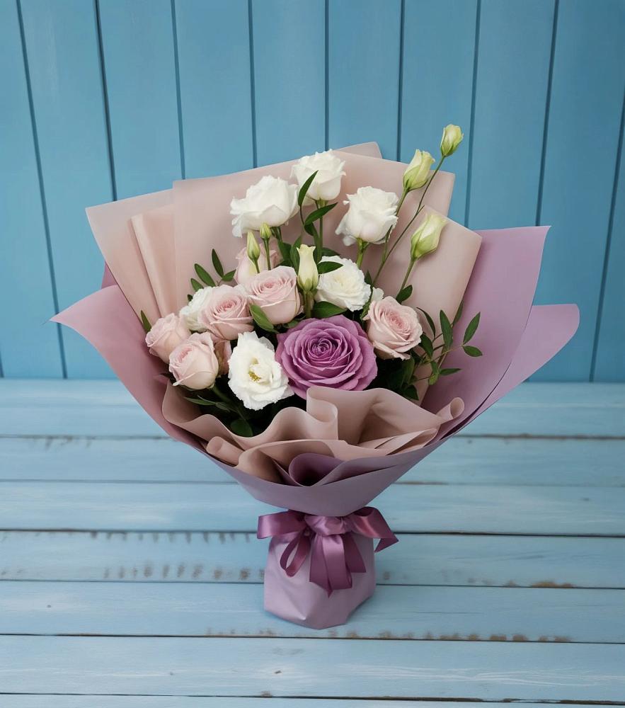 Букет цветов из: Розы и Лизиантусы в Борки Новгородская область